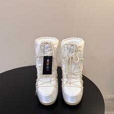 Moon Boot2026vs秋冬季爆款雪地靴系列…… 【情侣亲子月亮雪地靴】 忘了UGG吧,时髦人都在穿Moon B Moon Boot2026vs秋冬季爆款雪地靴系列…… 【情侣亲子月亮雪地靴】 忘了UGG吧,时髦人都在穿Moon B