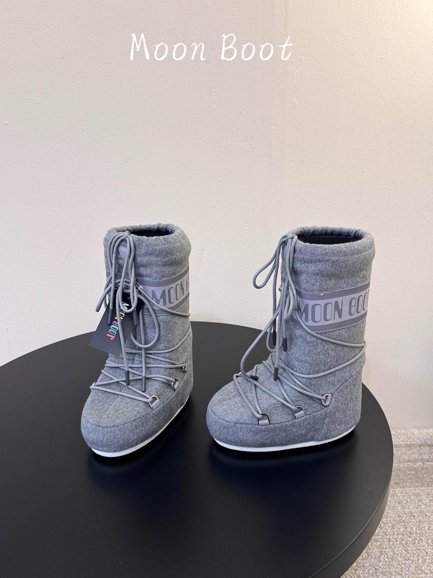 Moon Boot2026vs秋冬季爆款雪地靴系列…… 【情侣亲子月亮雪地靴】 忘了UGG吧,时髦人都在穿Moon B Moon Boot2026vs秋冬季爆款雪地靴系列…… 【情侣亲子月亮雪地靴】 忘了UGG吧,时髦人都在穿Moon B