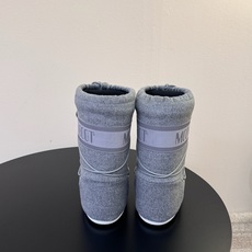 Moon Boot2026vs秋冬季爆款雪地靴系列…… 【情侣亲子月亮雪地靴】 忘了UGG吧,时髦人都在穿Moon B Moon Boot2026vs秋冬季爆款雪地靴系列…… 【情侣亲子月亮雪地靴】 忘了UGG吧,时髦人都在穿Moon B