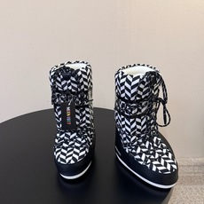 Moon Boot2026vs秋冬季爆款雪地靴系列…… 【情侣亲子月亮雪地靴】 忘了UGG吧,时髦人都在穿Moon B Moon Boot2026vs秋冬季爆款雪地靴系列…… 【情侣亲子月亮雪地靴】 忘了UGG吧,时髦人都在穿Moon B