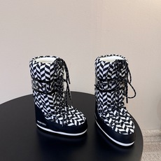 Moon Boot2026vs秋冬季爆款雪地靴系列…… 【情侣亲子月亮雪地靴】 忘了UGG吧,时髦人都在穿Moon B Moon Boot2026vs秋冬季爆款雪地靴系列…… 【情侣亲子月亮雪地靴】 忘了UGG吧,时髦人都在穿Moon B