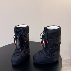 Moon Boot2026vs秋冬季爆款雪地靴系列…… 【情侣亲子月亮雪地靴】 忘了UGG吧,时髦人都在穿Moon B Moon Boot2026vs秋冬季爆款雪地靴系列…… 【情侣亲子月亮雪地靴】 忘了UGG吧,时髦人都在穿Moon B
