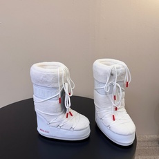 Moon Boot2026vs秋冬季爆款雪地靴系列…… 【情侣亲子月亮雪地靴】 忘了UGG吧,时髦人都在穿Moon B Moon Boot2026vs秋冬季爆款雪地靴系列…… 【情侣亲子月亮雪地靴】 忘了UGG吧,时髦人都在穿Moon B