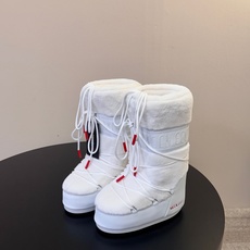 Moon Boot2026vs秋冬季爆款雪地靴系列…… 【情侣亲子月亮雪地靴】 忘了UGG吧,时髦人都在穿Moon B Moon Boot2026vs秋冬季爆款雪地靴系列…… 【情侣亲子月亮雪地靴】 忘了UGG吧,时髦人都在穿Moon B