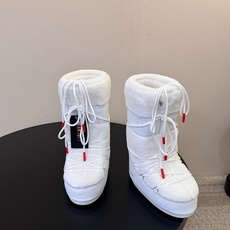 Moon Boot2026vs秋冬季爆款雪地靴系列…… 【情侣亲子月亮雪地靴】 忘了UGG吧,时髦人都在穿Moon B Moon Boot2026vs秋冬季爆款雪地靴系列…… 【情侣亲子月亮雪地靴】 忘了UGG吧,时髦人都在穿Moon B