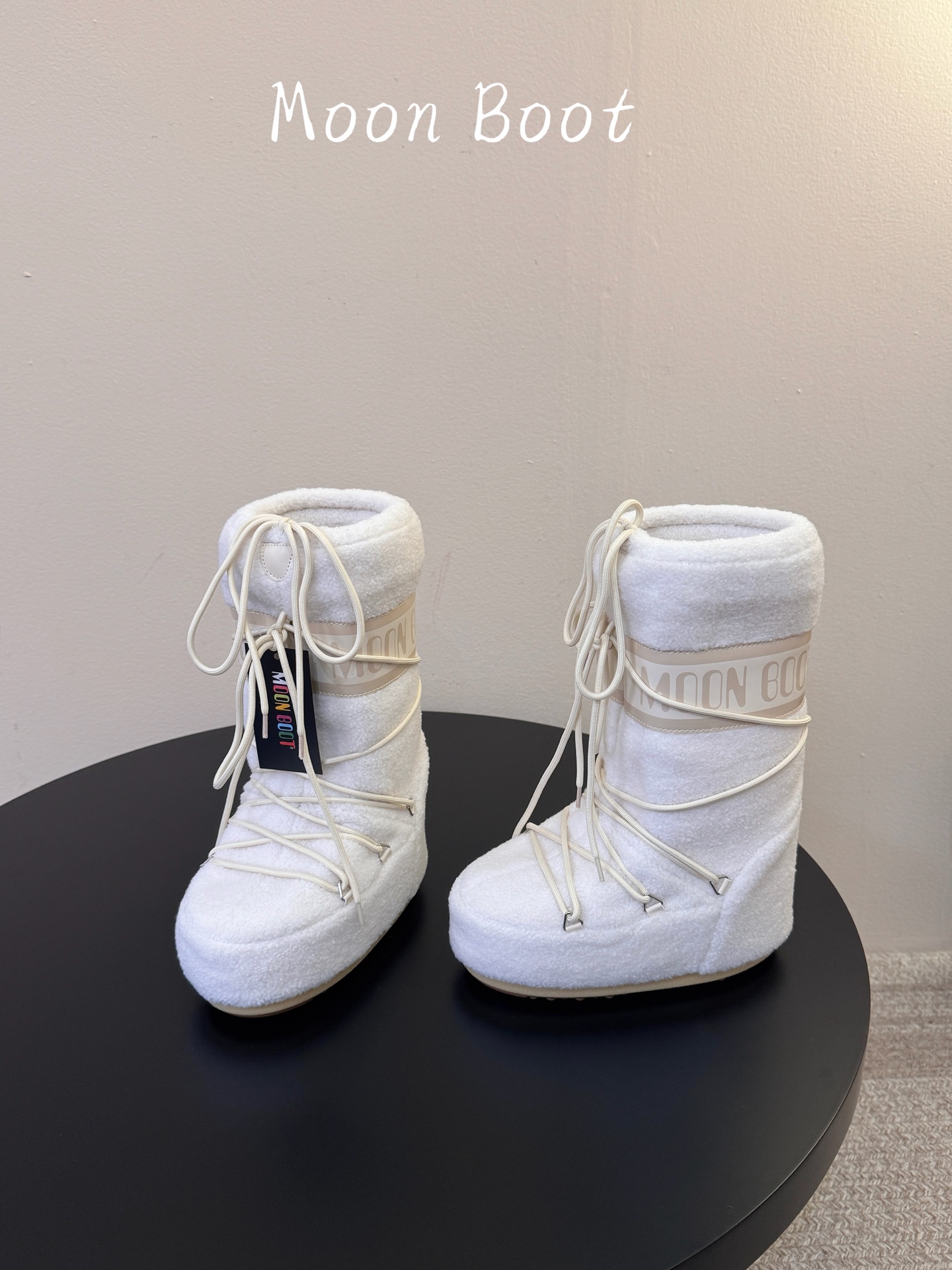 Moon Boot2026vs秋冬季爆款雪地靴系列…… 【情侣亲子月亮雪地靴】 忘了UGG吧,时髦人都在穿Moon B Moon Boot2026vs秋冬季爆款雪地靴系列…… 【情侣亲子月亮雪地靴】 忘了UGG吧,时髦人都在穿Moon B