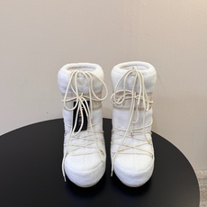 Moon Boot2026vs秋冬季爆款雪地靴系列…… 【情侣亲子月亮雪地靴】 忘了UGG吧,时髦人都在穿Moon B Moon Boot2026vs秋冬季爆款雪地靴系列…… 【情侣亲子月亮雪地靴】 忘了UGG吧,时髦人都在穿Moon B