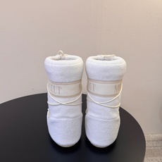 Moon Boot2026vs秋冬季爆款雪地靴系列…… 【情侣亲子月亮雪地靴】 忘了UGG吧,时髦人都在穿Moon B Moon Boot2026vs秋冬季爆款雪地靴系列…… 【情侣亲子月亮雪地靴】 忘了UGG吧,时髦人都在穿Moon B