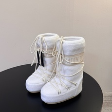 Moon Boot2026vs秋冬季爆款雪地靴系列…… 【情侣亲子月亮雪地靴】 忘了UGG吧,时髦人都在穿Moon B Moon Boot2026vs秋冬季爆款雪地靴系列…… 【情侣亲子月亮雪地靴】 忘了UGG吧,时髦人都在穿Moon B