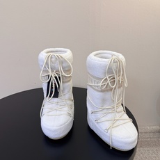 Moon Boot2026vs秋冬季爆款雪地靴系列…… 【情侣亲子月亮雪地靴】 忘了UGG吧,时髦人都在穿Moon B Moon Boot2026vs秋冬季爆款雪地靴系列…… 【情侣亲子月亮雪地靴】 忘了UGG吧,时髦人都在穿Moon B