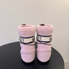 Moon Boot2026vs秋冬季爆款雪地靴系列…… 【情侣亲子月亮雪地靴】 忘了UGG吧,时髦人都在穿Moon B Moon Boot2026vs秋冬季爆款雪地靴系列…… 【情侣亲子月亮雪地靴】 忘了UGG吧,时髦人都在穿Moon B