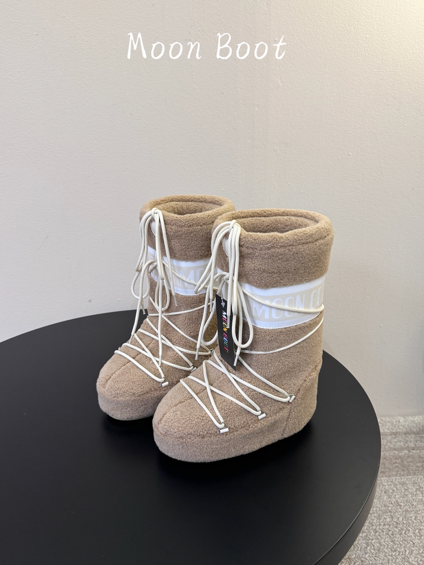 Moon Boot2026vs秋冬季爆款雪地靴系列…… 【情侣亲子月亮雪地靴】 忘了UGG吧,时髦人都在穿Moon B Moon Boot2026vs秋冬季爆款雪地靴系列…… 【情侣亲子月亮雪地靴】 忘了UGG吧,时髦人都在穿Moon B