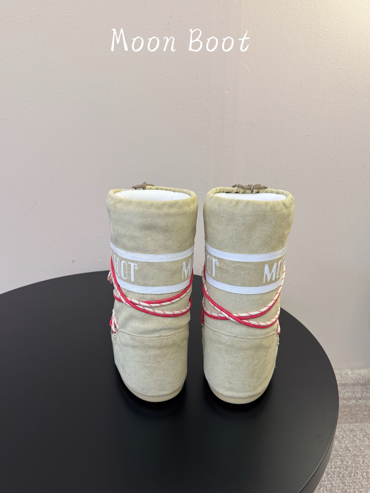 Moon Boot2026vs秋冬季爆款雪地靴系列…… 【情侣亲子月亮雪地靴】 忘了UGG吧,时髦人都在穿Moon B Moon Boot2026vs秋冬季爆款雪地靴系列…… 【情侣亲子月亮雪地靴】 忘了UGG吧,时髦人都在穿Moon B