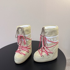 Moon Boot2026vs秋冬季爆款雪地靴系列…… 【情侣亲子月亮雪地靴】 忘了UGG吧,时髦人都在穿Moon B Moon Boot2026vs秋冬季爆款雪地靴系列…… 【情侣亲子月亮雪地靴】 忘了UGG吧,时髦人都在穿Moon B