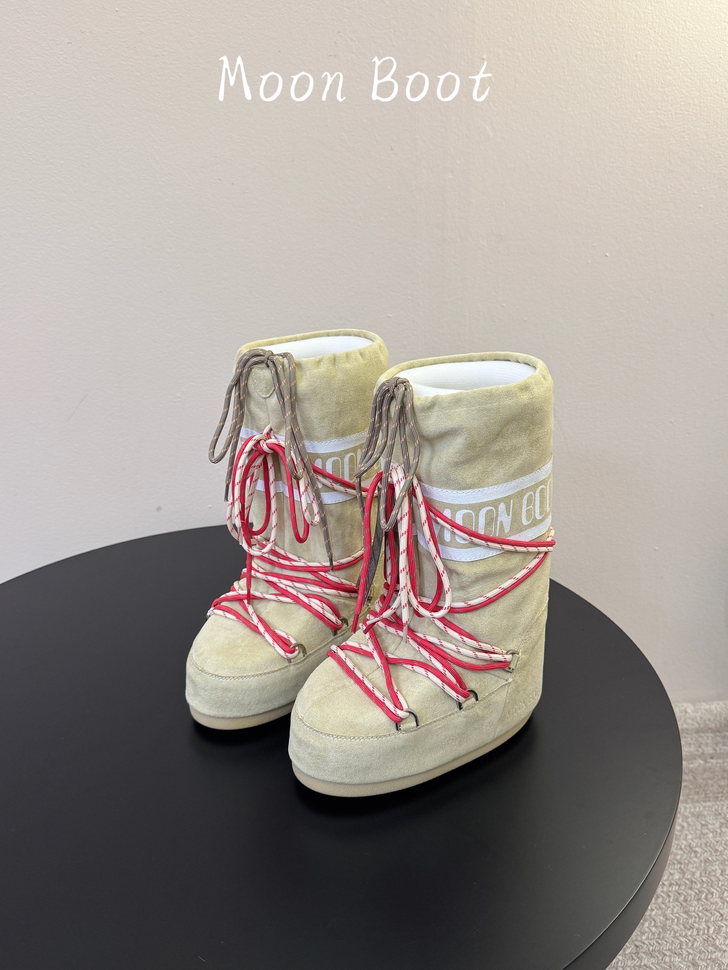 Moon Boot2026vs秋冬季爆款雪地靴系列…… 【情侣亲子月亮雪地靴】 忘了UGG吧,时髦人都在穿Moon B Moon Boot2026vs秋冬季爆款雪地靴系列…… 【情侣亲子月亮雪地靴】 忘了UGG吧,时髦人都在穿Moon B