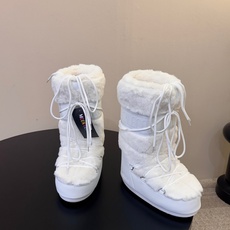Moon Boot2026vs秋冬季爆款雪地靴系列…… 【情侣亲子月亮雪地靴】 忘了UGG吧,时髦人都在穿Moon B Moon Boot2026vs秋冬季爆款雪地靴系列…… 【情侣亲子月亮雪地靴】 忘了UGG吧,时髦人都在穿Moon B