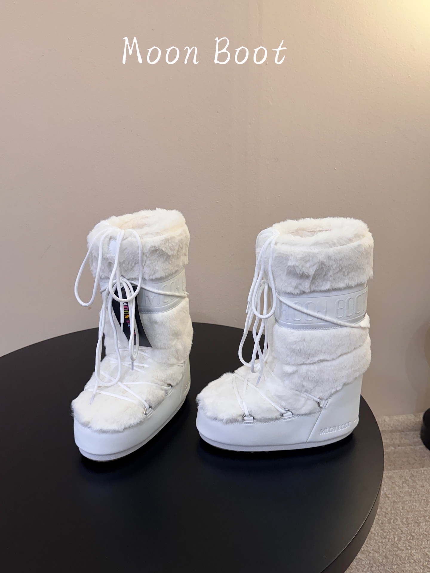 Moon Boot2026vs秋冬季爆款雪地靴系列…… 【情侣亲子月亮雪地靴】 忘了UGG吧,时髦人都在穿Moon B Moon Boot2026vs秋冬季爆款雪地靴系列…… 【情侣亲子月亮雪地靴】 忘了UGG吧,时髦人都在穿Moon B