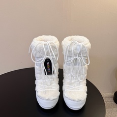 Moon Boot2026vs秋冬季爆款雪地靴系列…… 【情侣亲子月亮雪地靴】 忘了UGG吧,时髦人都在穿Moon B Moon Boot2026vs秋冬季爆款雪地靴系列…… 【情侣亲子月亮雪地靴】 忘了UGG吧,时髦人都在穿Moon B