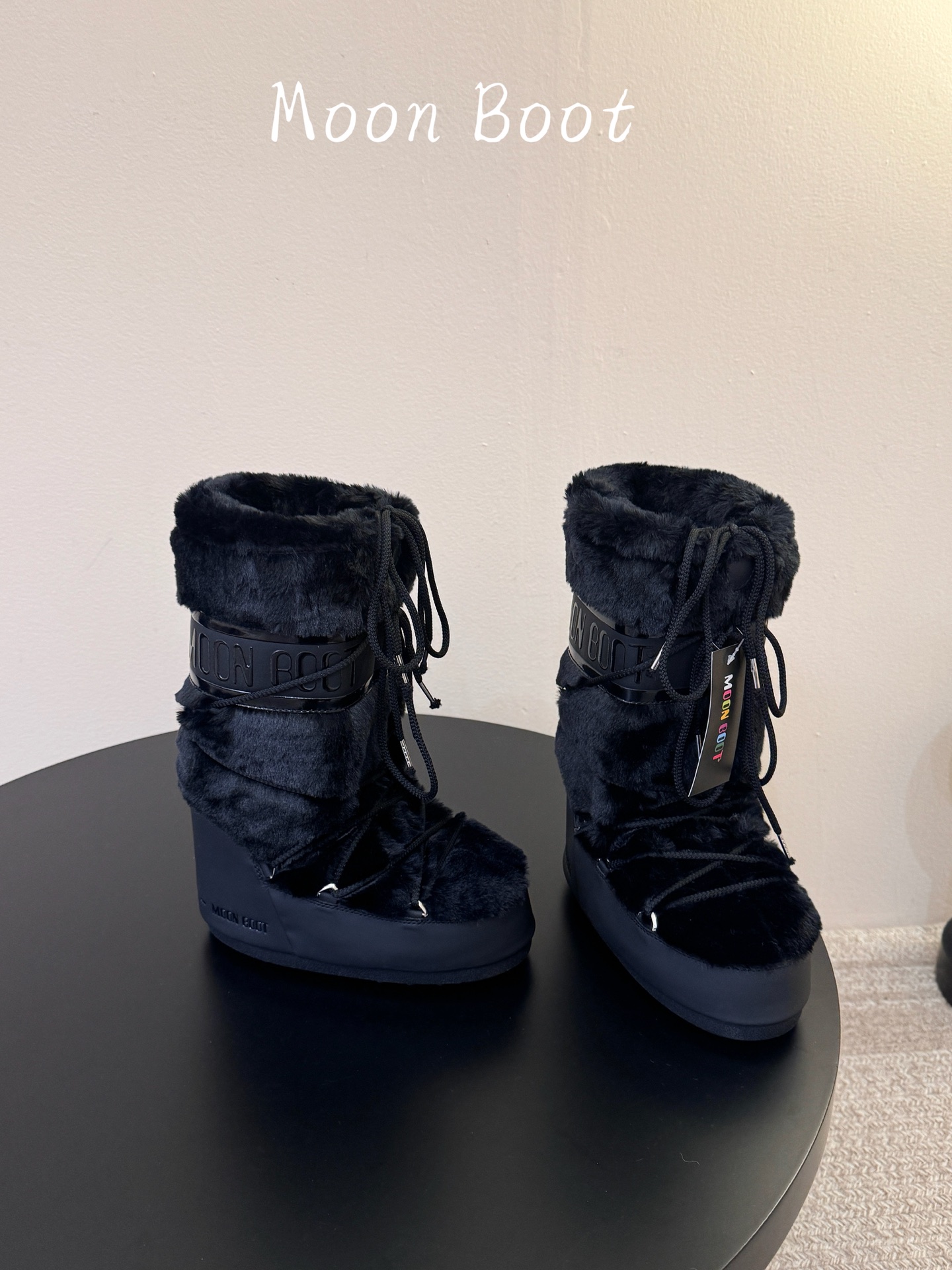 Moon Boot2026vs秋冬季爆款雪地靴系列…… 【情侣亲子月亮雪地靴】 忘了UGG吧,时髦人都在穿Moon B Moon Boot2026vs秋冬季爆款雪地靴系列…… 【情侣亲子月亮雪地靴】 忘了UGG吧,时髦人都在穿Moon B