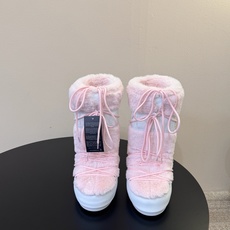 Moon Boot2026vs秋冬季爆款雪地靴系列…… 【情侣亲子月亮雪地靴】 忘了UGG吧,时髦人都在穿Moon B Moon Boot2026vs秋冬季爆款雪地靴系列…… 【情侣亲子月亮雪地靴】 忘了UGG吧,时髦人都在穿Moon B