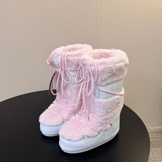 Moon Boot2026vs秋冬季爆款雪地靴系列…… 【情侣亲子月亮雪地靴】 忘了UGG吧,时髦人都在穿Moon B Moon Boot2026vs秋冬季爆款雪地靴系列…… 【情侣亲子月亮雪地靴】 忘了UGG吧,时髦人都在穿Moon B