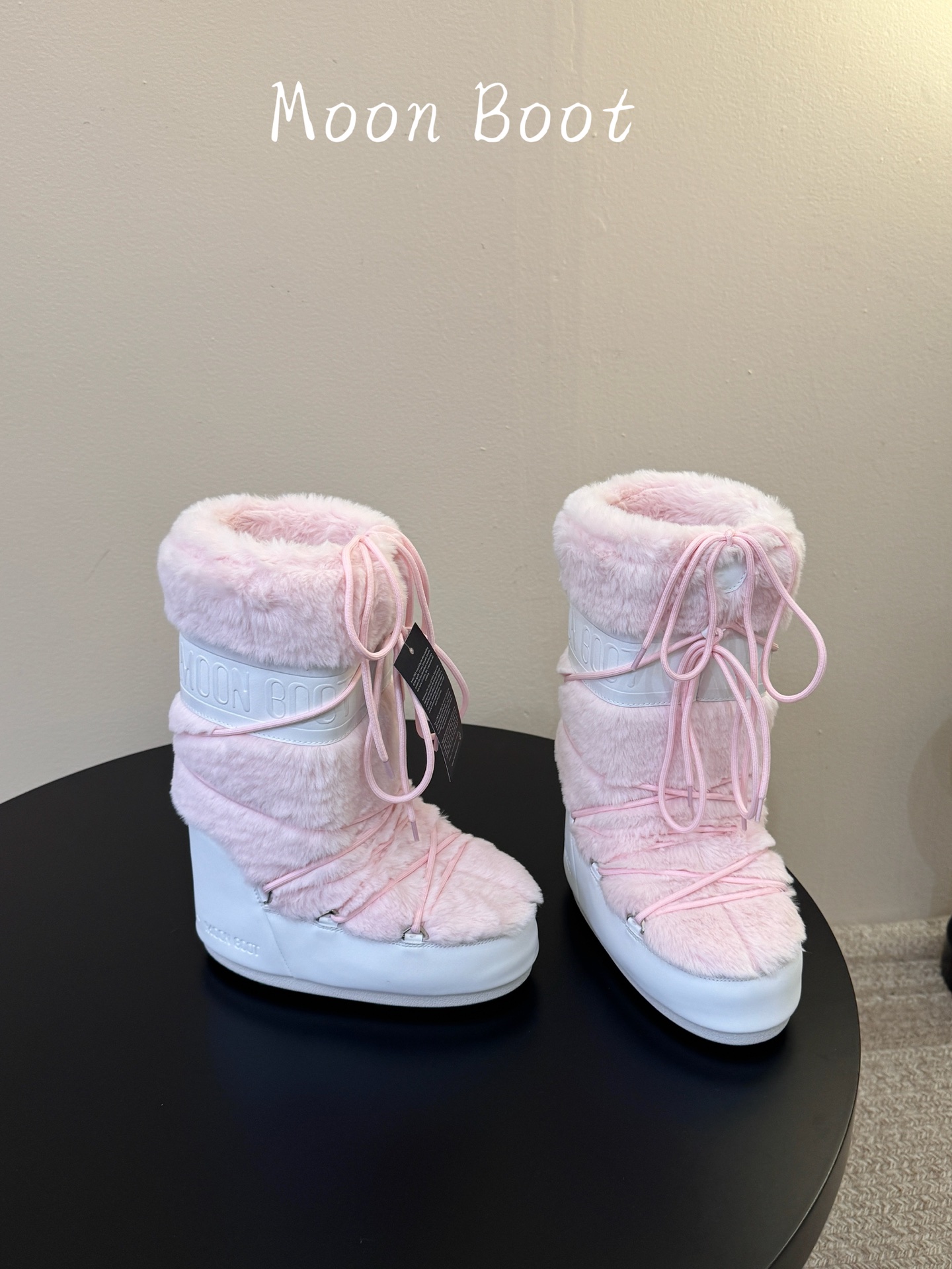 Moon Boot2026vs秋冬季爆款雪地靴系列…… 【情侣亲子月亮雪地靴】 忘了UGG吧,时髦人都在穿Moon B Moon Boot2026vs秋冬季爆款雪地靴系列…… 【情侣亲子月亮雪地靴】 忘了UGG吧,时髦人都在穿Moon B