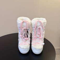 Moon Boot2026vs秋冬季爆款雪地靴系列…… 【情侣亲子月亮雪地靴】 忘了UGG吧,时髦人都在穿Moon B Moon Boot2026vs秋冬季爆款雪地靴系列…… 【情侣亲子月亮雪地靴】 忘了UGG吧,时髦人都在穿Moon B