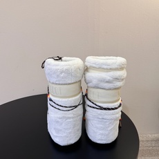Moon Boot2026vs秋冬季爆款雪地靴系列…… 【情侣亲子月亮雪地靴】 忘了UGG吧,时髦人都在穿Moon B Moon Boot2026vs秋冬季爆款雪地靴系列…… 【情侣亲子月亮雪地靴】 忘了UGG吧,时髦人都在穿Moon B