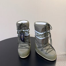 Moon Boot2026vs秋冬季爆款雪地靴系列…… 【情侣亲子月亮雪地靴】 忘了UGG吧,时髦人都在穿Moon B Moon Boot2026vs秋冬季爆款雪地靴系列…… 【情侣亲子月亮雪地靴】 忘了UGG吧,时髦人都在穿Moon B