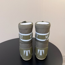 Moon Boot2026vs秋冬季爆款雪地靴系列…… 【情侣亲子月亮雪地靴】 忘了UGG吧,时髦人都在穿Moon B Moon Boot2026vs秋冬季爆款雪地靴系列…… 【情侣亲子月亮雪地靴】 忘了UGG吧,时髦人都在穿Moon B