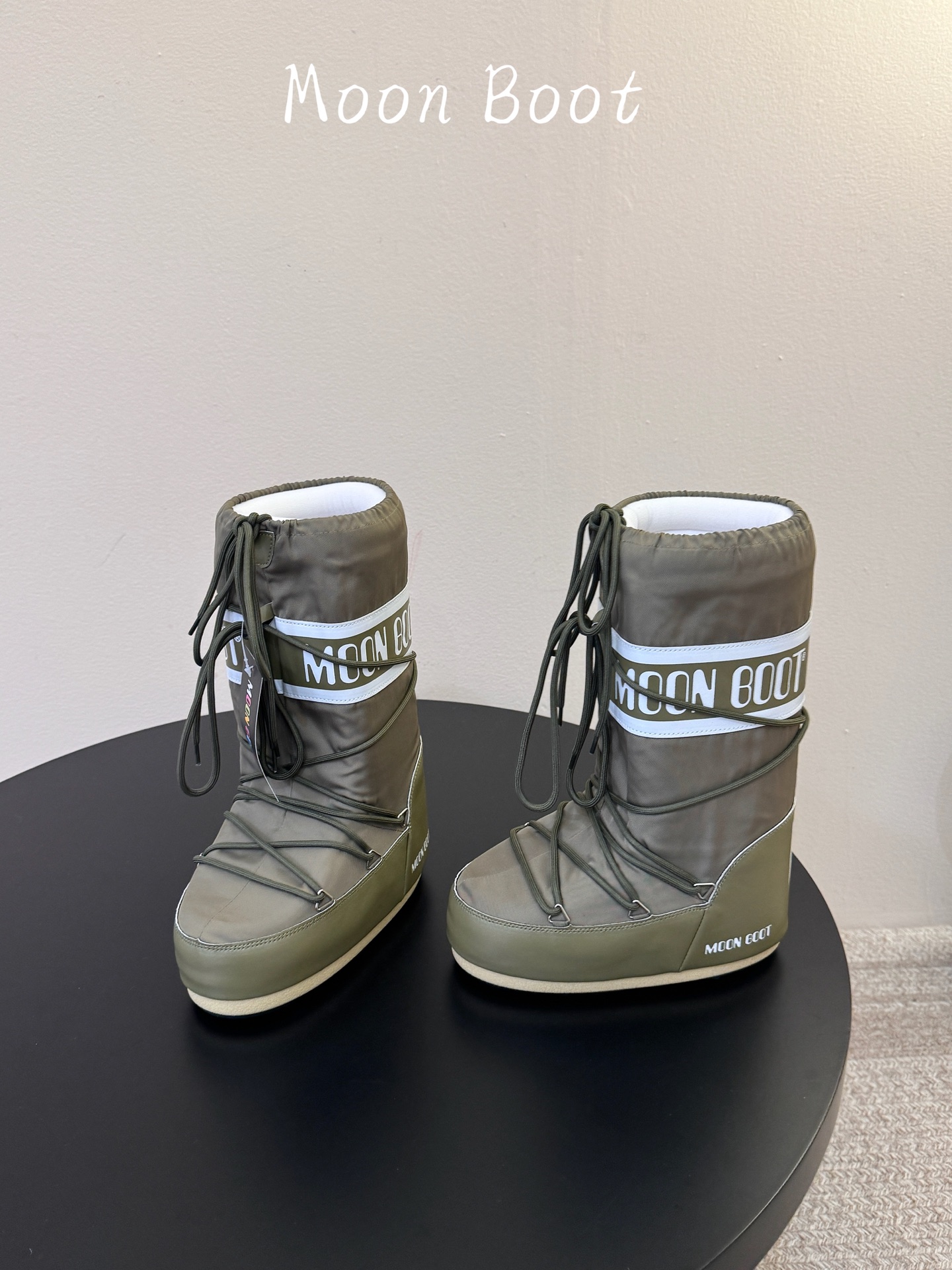 Moon Boot2026vs秋冬季爆款雪地靴系列…… 【情侣亲子月亮雪地靴】 忘了UGG吧,时髦人都在穿Moon B Moon Boot2026vs秋冬季爆款雪地靴系列…… 【情侣亲子月亮雪地靴】 忘了UGG吧,时髦人都在穿Moon B