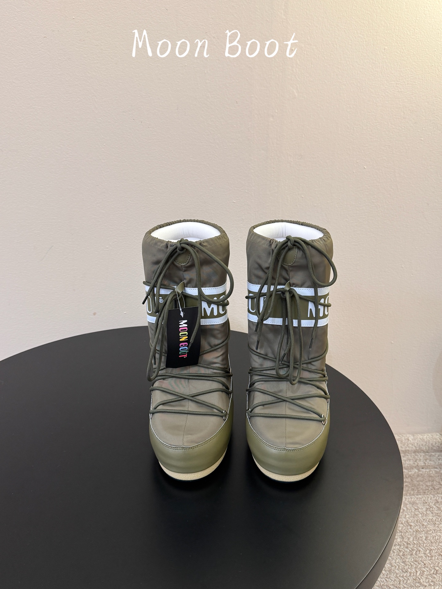 Moon Boot2026vs秋冬季爆款雪地靴系列…… 【情侣亲子月亮雪地靴】 忘了UGG吧,时髦人都在穿Moon B Moon Boot2026vs秋冬季爆款雪地靴系列…… 【情侣亲子月亮雪地靴】 忘了UGG吧,时髦人都在穿Moon B