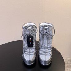 Moon Boot2026vs秋冬季爆款雪地靴系列…… 【情侣亲子月亮雪地靴】 忘了UGG吧,时髦人都在穿Moon B Moon Boot2026vs秋冬季爆款雪地靴系列…… 【情侣亲子月亮雪地靴】 忘了UGG吧,时髦人都在穿Moon B
