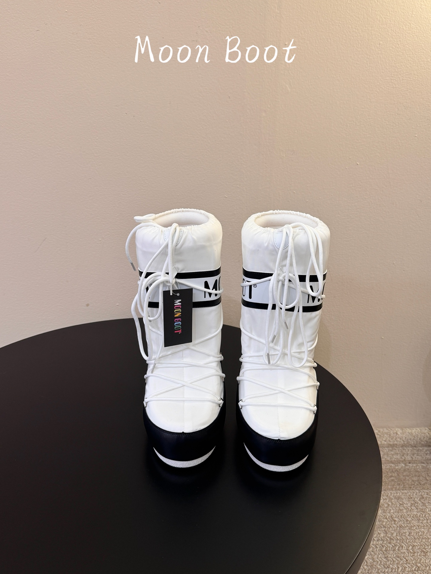 Moon Boot2026vs秋冬季爆款雪地靴系列…… 【情侣亲子月亮雪地靴】 忘了UGG吧,时髦人都在穿Moon B Moon Boot2026vs秋冬季爆款雪地靴系列…… 【情侣亲子月亮雪地靴】 忘了UGG吧,时髦人都在穿Moon B