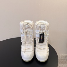 Moon Boot2026vs秋冬季爆款雪地靴系列…… 【情侣亲子月亮雪地靴】 忘了UGG吧,时髦人都在穿Moon B Moon Boot2026vs秋冬季爆款雪地靴系列…… 【情侣亲子月亮雪地靴】 忘了UGG吧,时髦人都在穿Moon B