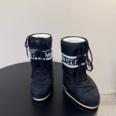 Moon Boot2026vs秋冬季爆款雪地靴系列…… 【情侣亲子月亮雪地靴】 忘了UGG吧,时髦人都在穿Moon B Moon Boot2026vs秋冬季爆款雪地靴系列…… 【情侣亲子月亮雪地靴】 忘了UGG吧,时髦人都在穿Moon B
