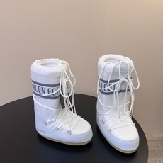 Moon Boot2026vs秋冬季爆款雪地靴系列…… 【情侣亲子月亮雪地靴】 忘了UGG吧,时髦人都在穿Moon B Moon Boot2026vs秋冬季爆款雪地靴系列…… 【情侣亲子月亮雪地靴】 忘了UGG吧,时髦人都在穿Moon B