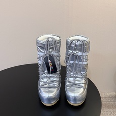 Moon Boot2026vs秋冬季爆款雪地靴系列…… 【情侣亲子月亮雪地靴】 忘了UGG吧,时髦人都在穿Moon B Moon Boot2026vs秋冬季爆款雪地靴系列…… 【情侣亲子月亮雪地靴】 忘了UGG吧,时髦人都在穿Moon B