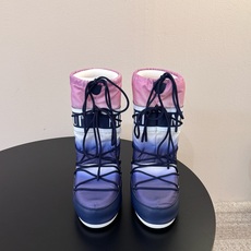 Moon Boot2026vs秋冬季爆款雪地靴系列…… 【情侣亲子月亮雪地靴】 忘了UGG吧,时髦人都在穿Moon B Moon Boot2026vs秋冬季爆款雪地靴系列…… 【情侣亲子月亮雪地靴】 忘了UGG吧,时髦人都在穿Moon B