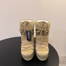 Moon Boot2026vs秋冬季爆款雪地靴系列…… 【情侣亲子月亮雪地靴】 忘了UGG吧,时髦人都在穿Moon B Moon Boot2026vs秋冬季爆款雪地靴系列…… 【情侣亲子月亮雪地靴】 忘了UGG吧,时髦人都在穿Moon B