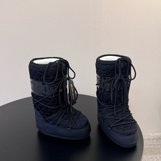 Moon Boot2026vs秋冬季爆款雪地靴系列…… 【情侣亲子月亮雪地靴】 忘了UGG吧,时髦人都在穿Moon B Moon Boot2026vs秋冬季爆款雪地靴系列…… 【情侣亲子月亮雪地靴】 忘了UGG吧,时髦人都在穿Moon B