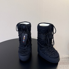 Moon Boot2026vs秋冬季爆款雪地靴系列…… 【情侣亲子月亮雪地靴】 忘了UGG吧,时髦人都在穿Moon B Moon Boot2026vs秋冬季爆款雪地靴系列…… 【情侣亲子月亮雪地靴】 忘了UGG吧,时髦人都在穿Moon B