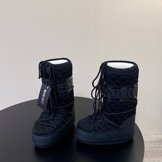 Moon Boot2026vs秋冬季爆款雪地靴系列…… 【情侣亲子月亮雪地靴】 忘了UGG吧,时髦人都在穿Moon B Moon Boot2026vs秋冬季爆款雪地靴系列…… 【情侣亲子月亮雪地靴】 忘了UGG吧,时髦人都在穿Moon B