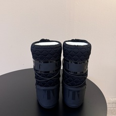 Moon Boot2026vs秋冬季爆款雪地靴系列…… 【情侣亲子月亮雪地靴】 忘了UGG吧,时髦人都在穿Moon B Moon Boot2026vs秋冬季爆款雪地靴系列…… 【情侣亲子月亮雪地靴】 忘了UGG吧,时髦人都在穿Moon B