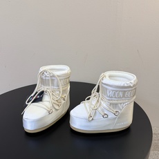 Moon Boot2026vs秋冬季爆款雪地靴系列…… 【情侣亲子月亮雪地靴】 忘了UGG吧,时髦人都在穿Moon B Moon Boot2026vs秋冬季爆款雪地靴系列…… 【情侣亲子月亮雪地靴】 忘了UGG吧,时髦人都在穿Moon B