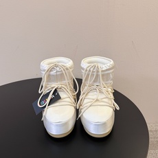 Moon Boot2026vs秋冬季爆款雪地靴系列…… 【情侣亲子月亮雪地靴】 忘了UGG吧,时髦人都在穿Moon B Moon Boot2026vs秋冬季爆款雪地靴系列…… 【情侣亲子月亮雪地靴】 忘了UGG吧,时髦人都在穿Moon B