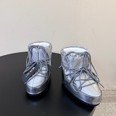 Moon Boot2026vs秋冬季爆款雪地靴系列…… 【情侣亲子月亮雪地靴】 忘了UGG吧,时髦人都在穿Moon B Moon Boot2026vs秋冬季爆款雪地靴系列…… 【情侣亲子月亮雪地靴】 忘了UGG吧,时髦人都在穿Moon B