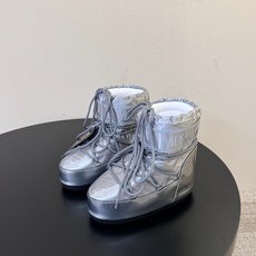 Moon Boot2026vs秋冬季爆款雪地靴系列…… 【情侣亲子月亮雪地靴】 忘了UGG吧,时髦人都在穿Moon B Moon Boot2026vs秋冬季爆款雪地靴系列…… 【情侣亲子月亮雪地靴】 忘了UGG吧,时髦人都在穿Moon B