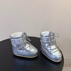 Moon Boot2026vs秋冬季爆款雪地靴系列…… 【情侣亲子月亮雪地靴】 忘了UGG吧,时髦人都在穿Moon B Moon Boot2026vs秋冬季爆款雪地靴系列…… 【情侣亲子月亮雪地靴】 忘了UGG吧,时髦人都在穿Moon B