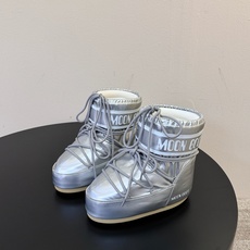 Moon Boot2026vs秋冬季爆款雪地靴系列…… 【情侣亲子月亮雪地靴】 忘了UGG吧,时髦人都在穿Moon B Moon Boot2026vs秋冬季爆款雪地靴系列…… 【情侣亲子月亮雪地靴】 忘了UGG吧,时髦人都在穿Moon B